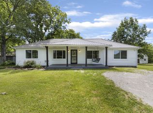 827 Wilson School Rd, Chapel Hill, TN 37034