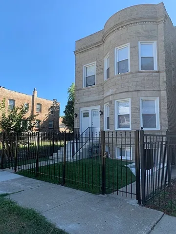 3 bed, 1600 sqft, $2,400 — Photo 2