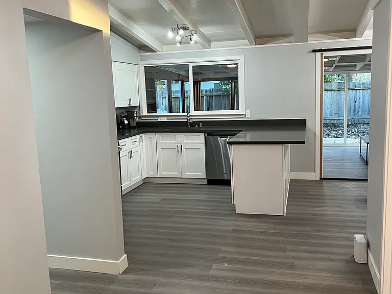 742 Lakebird Dr — Photo 3