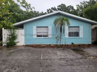 917 Lake Palms Dr, Largo, FL 33771