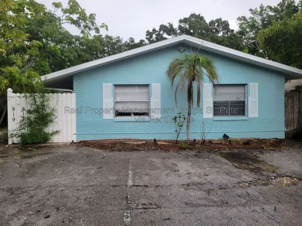 917 Lake Palms Dr, Largo, FL 33771