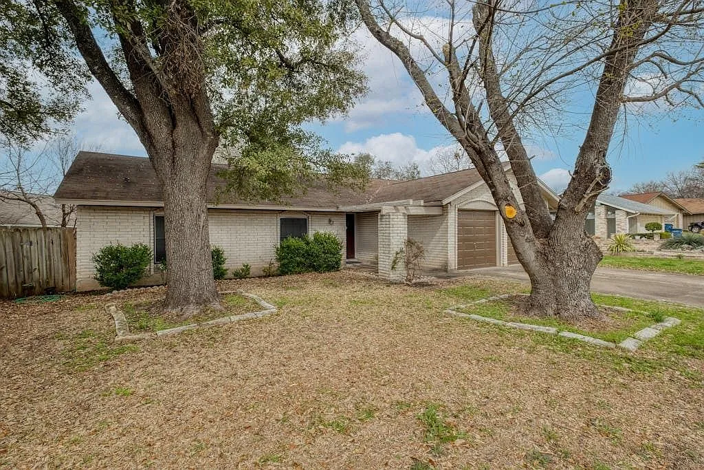 3 bed, 2.0 bath, 1492 sqft, $2,495 — Photo 2