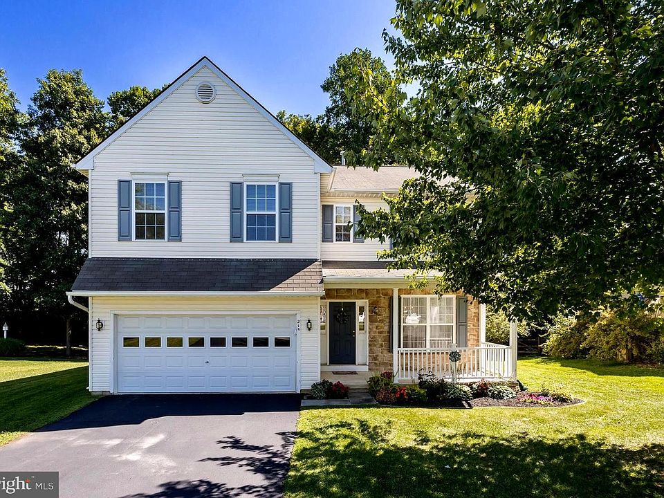 1st image of 215 Roberts Ln