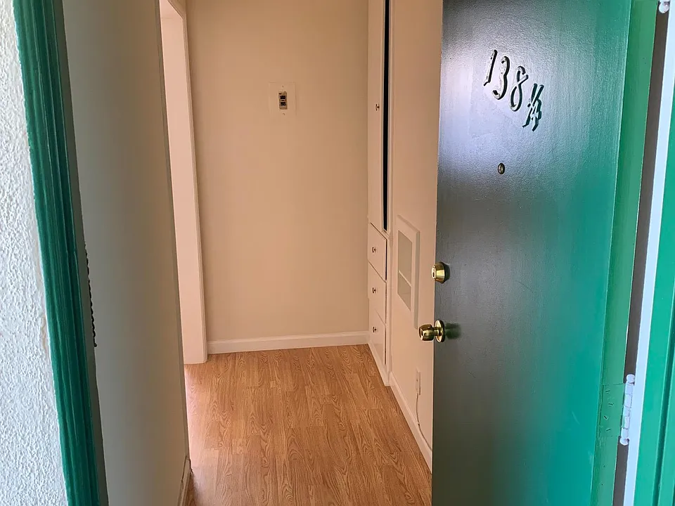 138 1/4 N Berendo St #138-1/4