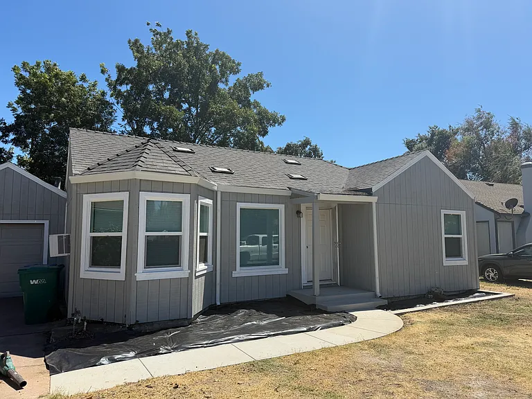 1450 Bristol Ave — Photo 2
