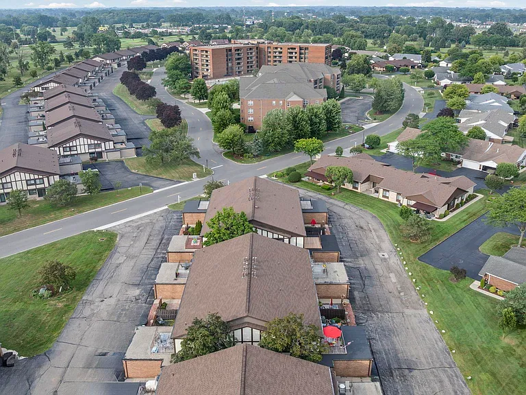 408 Country Club Dr — Photo 33