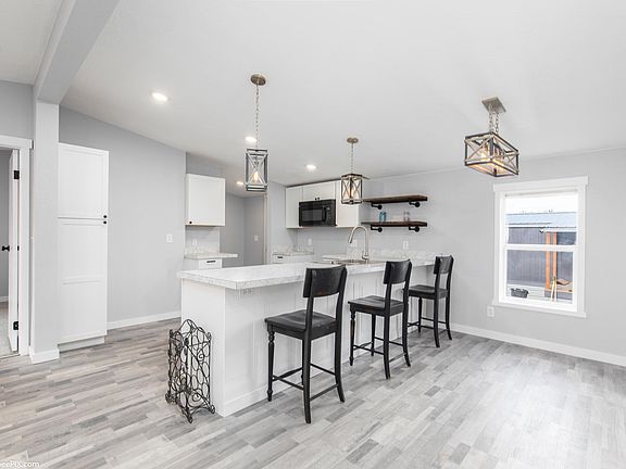 5th image of 696 N Knights Ln