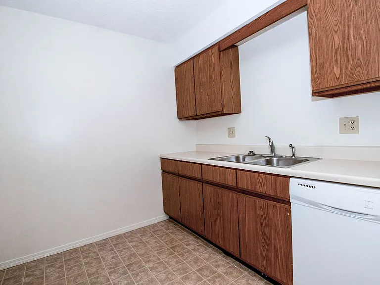 2406 Rainbow Ave — Photo 7