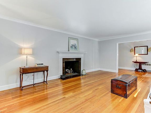 5th image of 105 Knollwood Dr