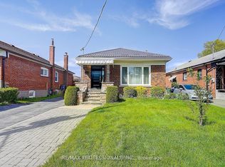 25 Muldrew Ave, Toronto, ON M1R1X4