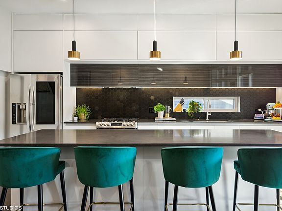 5th image of 2738 W Chicago Ave #2