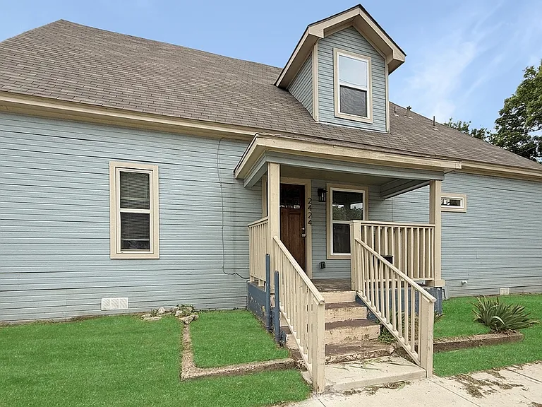 2424 McKinley Ave — Photo 2