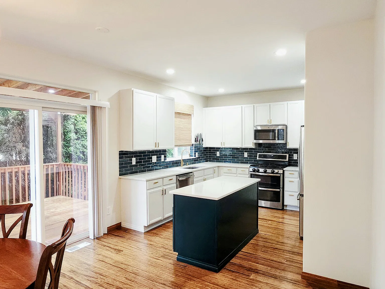 4 bed, 2.5 bath, 2032 sqft, $2,950 — Photo 4