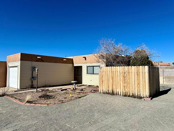 3rd image of 571 Star Villa Cir SE