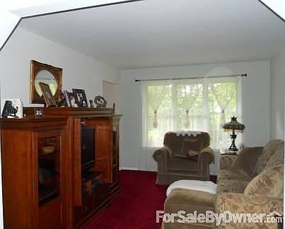 Living Room
						:
						Living Room