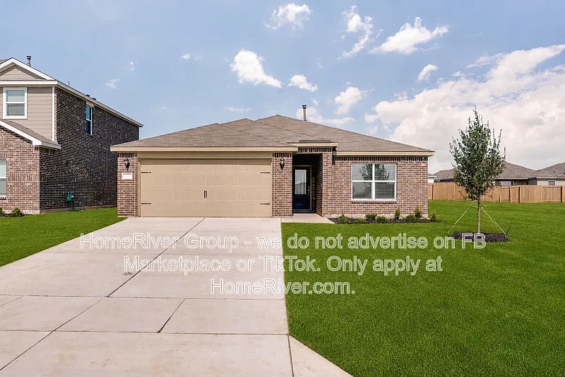 3 bed, 2.0 bath, 1318 sqft, $2,055 — Photo 2