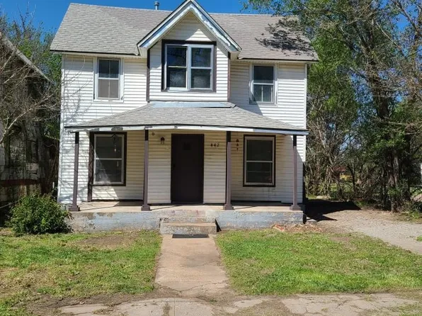 442 W 8th Ave, Winfield, KS 67156