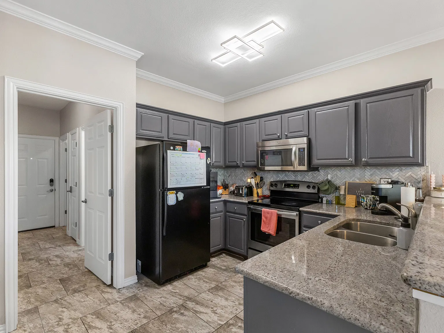 3 bed, 1490 sqft, $2,100 — Photo 4