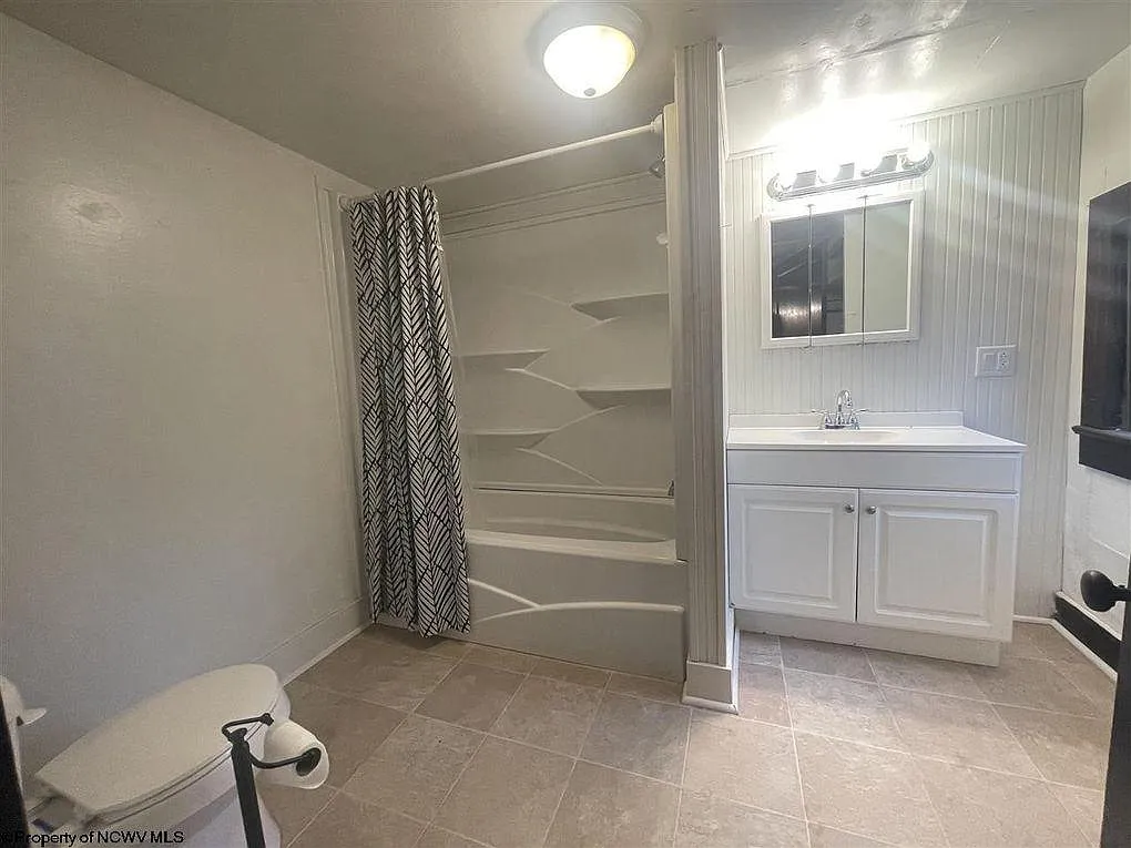 2 bed, 1000 sqft, $975 — Photo 2