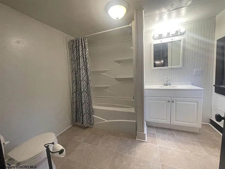 804 Glenn Ave — Photo 2