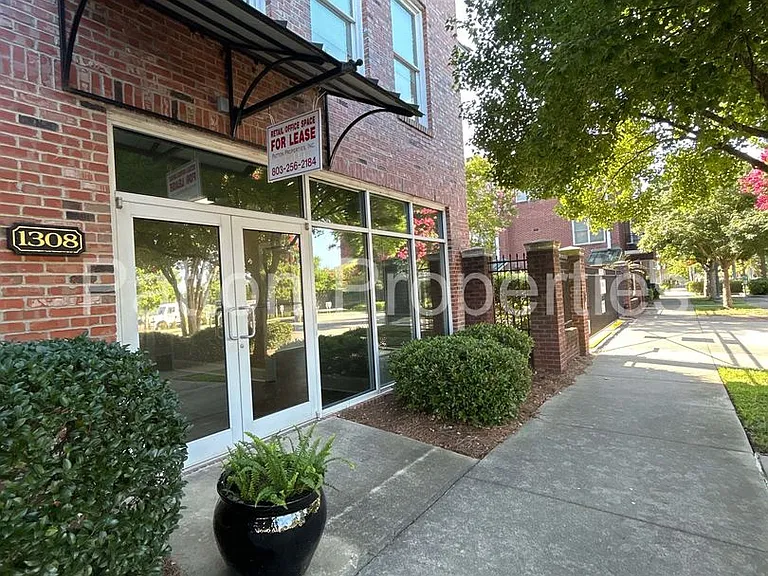 1308 Pulaski St - Inside CoC - R09009-09-12 — Photo 2