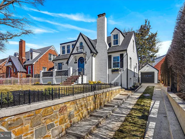 1607 N Glebe Rd, Arlington, VA 22207