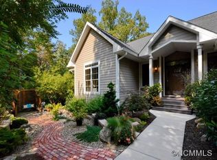 142 Woodburn Dr, Swannanoa, NC 28778