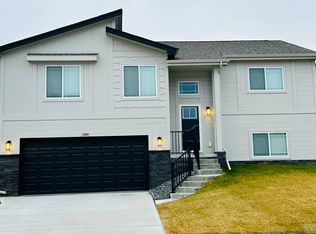 17809 Virginia St, Omaha, NE 68136