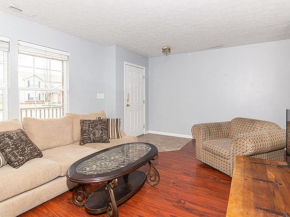 4th image of 605 Breakers Ln