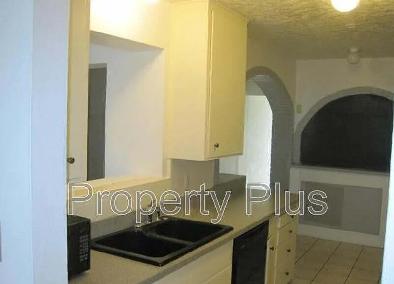 6 bed, 6.0 bath, 2239 sqft, $3,800 — Photo 4