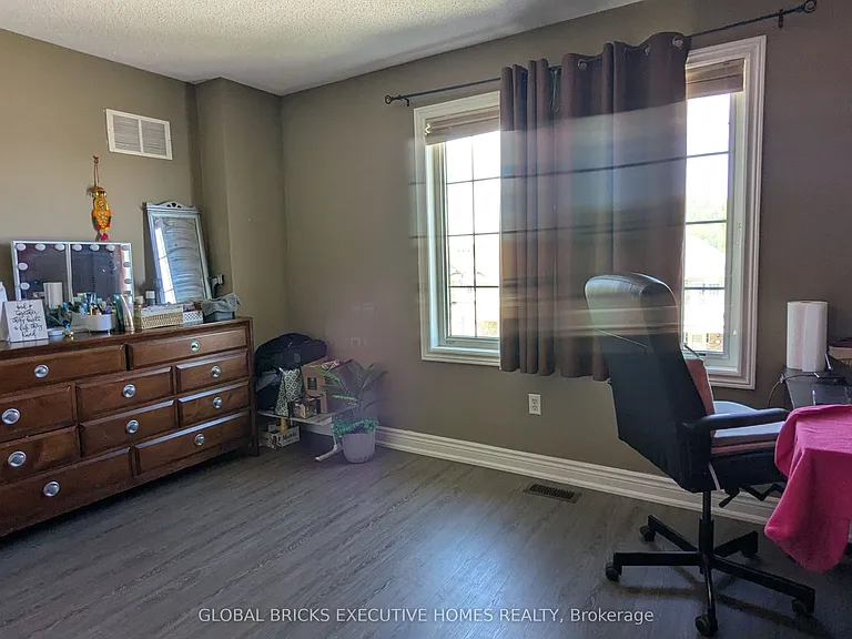 1218 Lamont Cres — Photo 13
