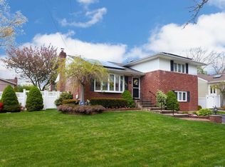 29 Marion Pl, Massapequa Park, NY 11762