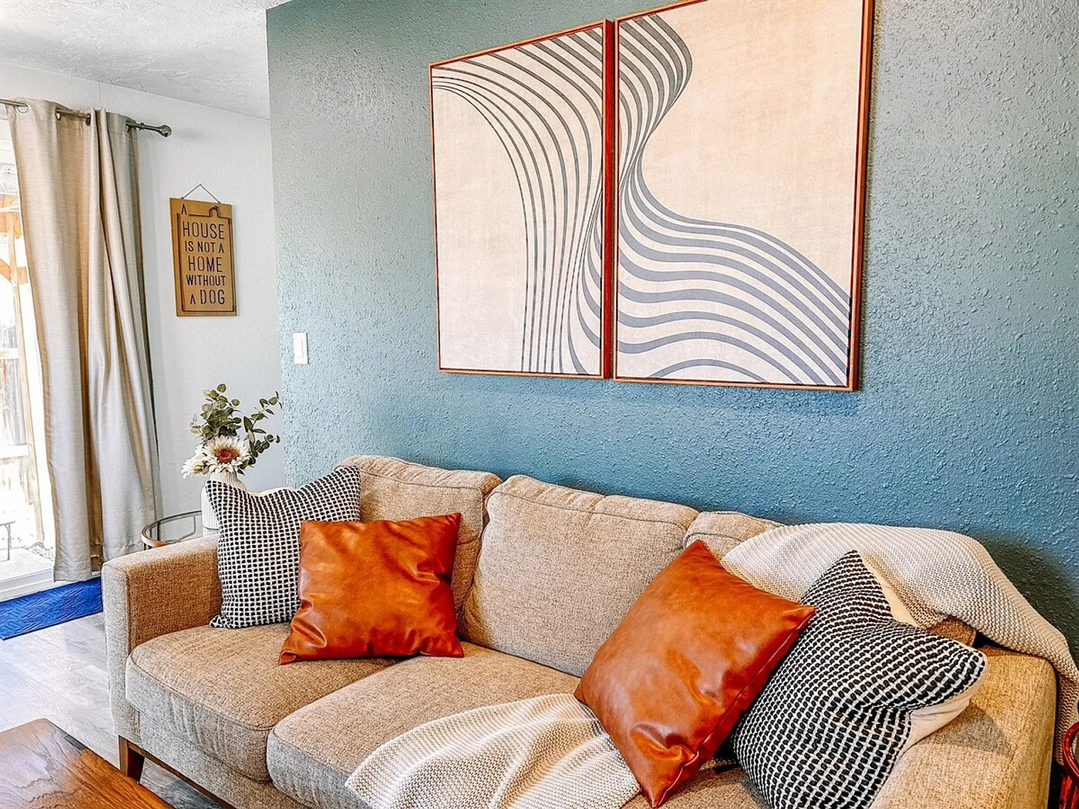 2 bed, 1.0 bath, 818 sqft, $4,230 — Photo 3
