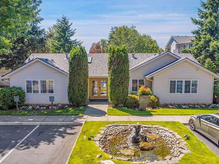 Live the South Salem Lifestyle: Walkable city, beautiful nature, endless possibilities. — Photo 6