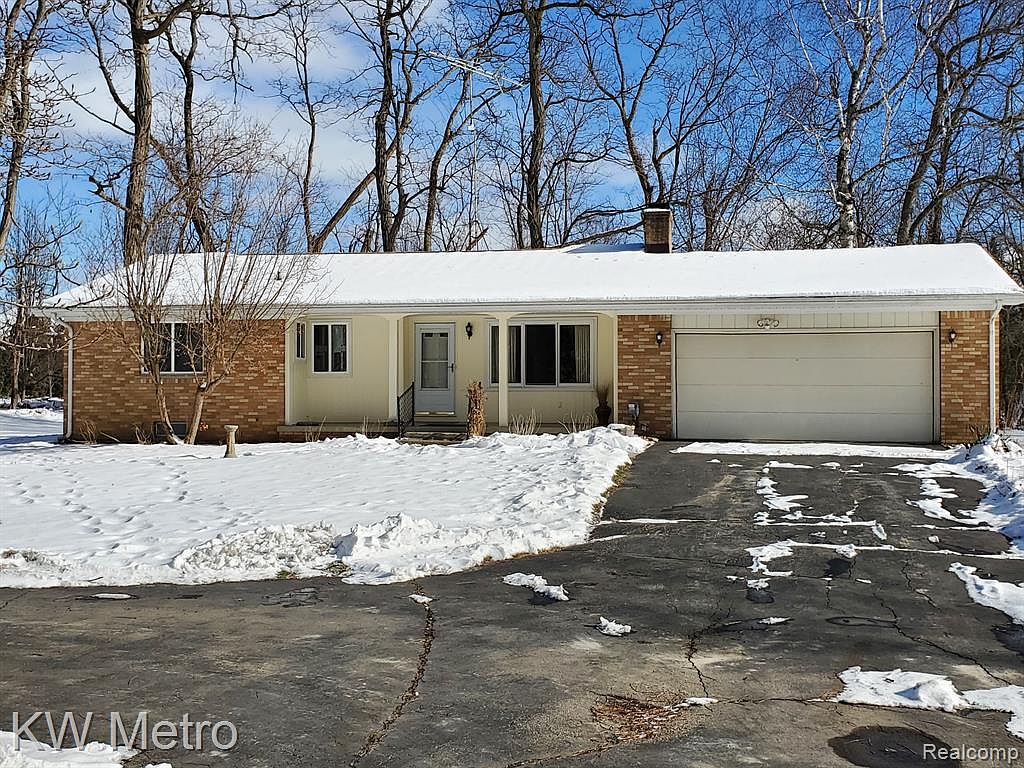 7290 Old Pond Dr, Clarkston, MI 48348 | Zillow