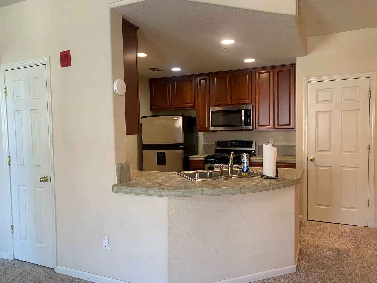 1 bed, 816 sqft, $1,900 — Photo 4