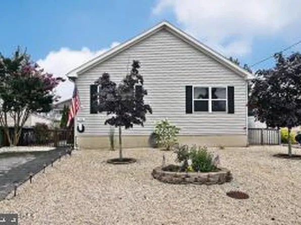 75 Lawrence Dr, Manahawkin, NJ 08050
