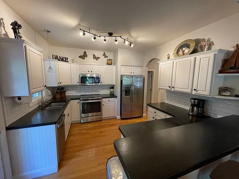 34 Woodbury Ln — Photo 10