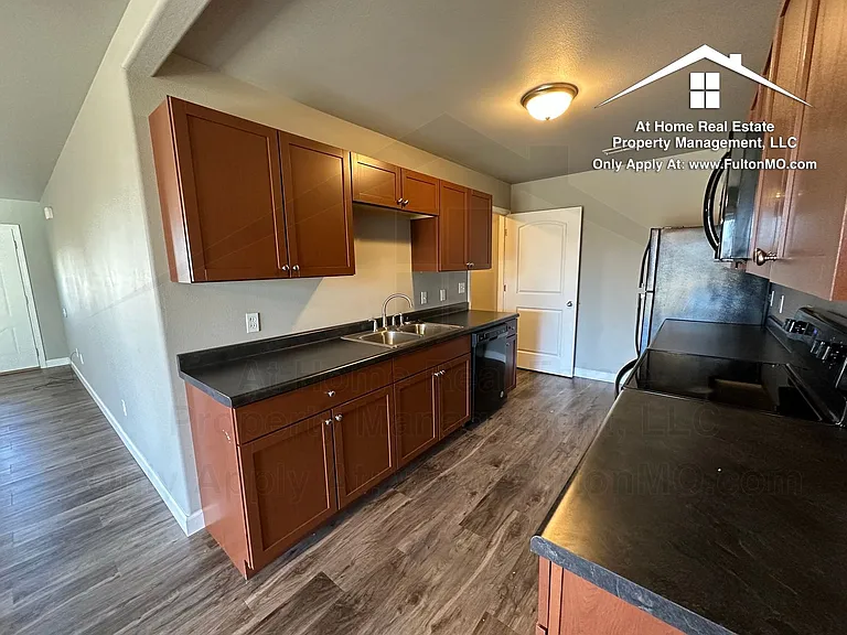 506 Commons Dr — Photo 6