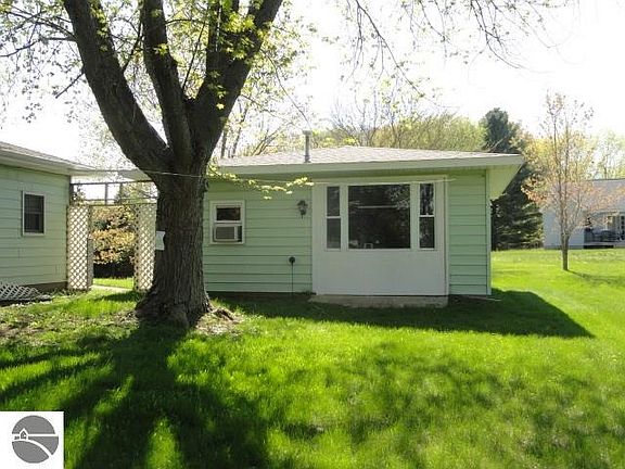 2nd image of 1014 Essex Dr