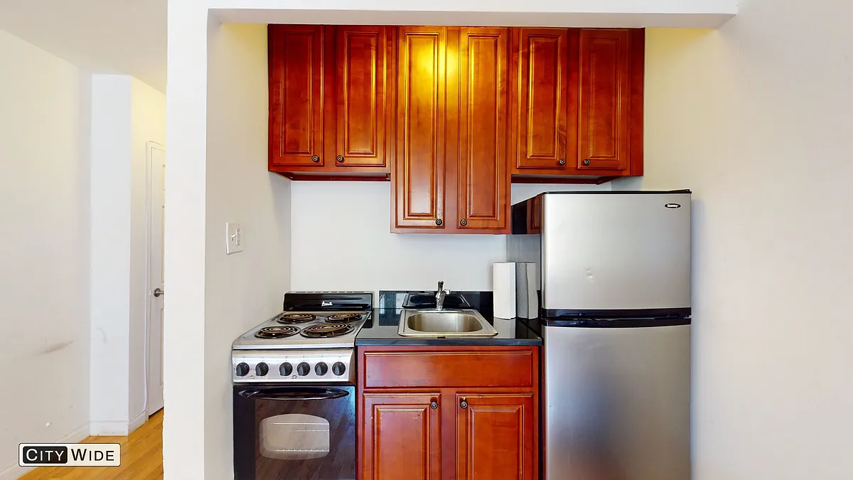 Building Photo - 202 6th Ave #5B