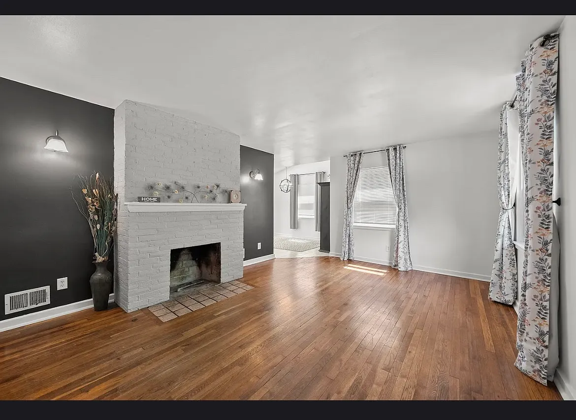 1940 Riverside Drive — Photo 3