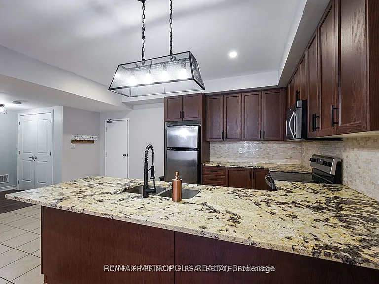 9621 Jane St #6 — Photo 10