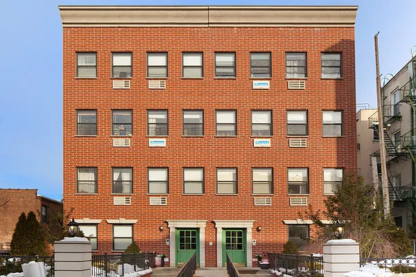 Sold by aptsandlofts.com | media 16