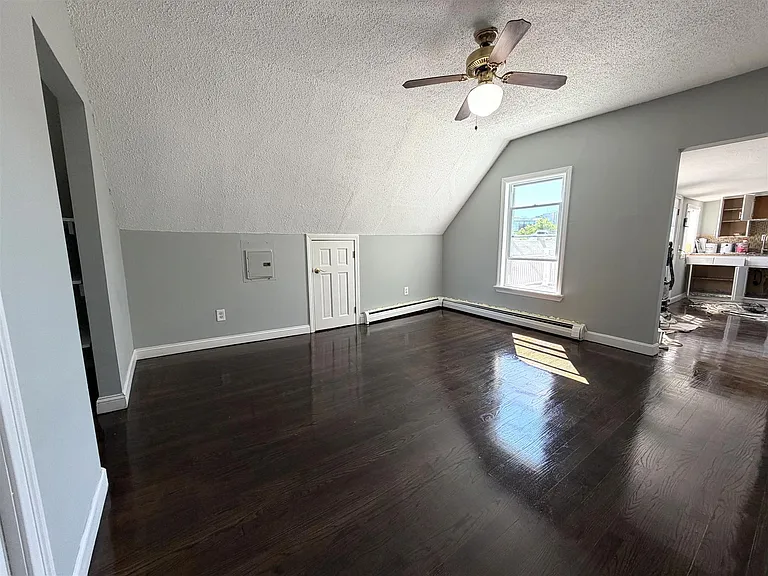 18 Dana St — Photo 3
