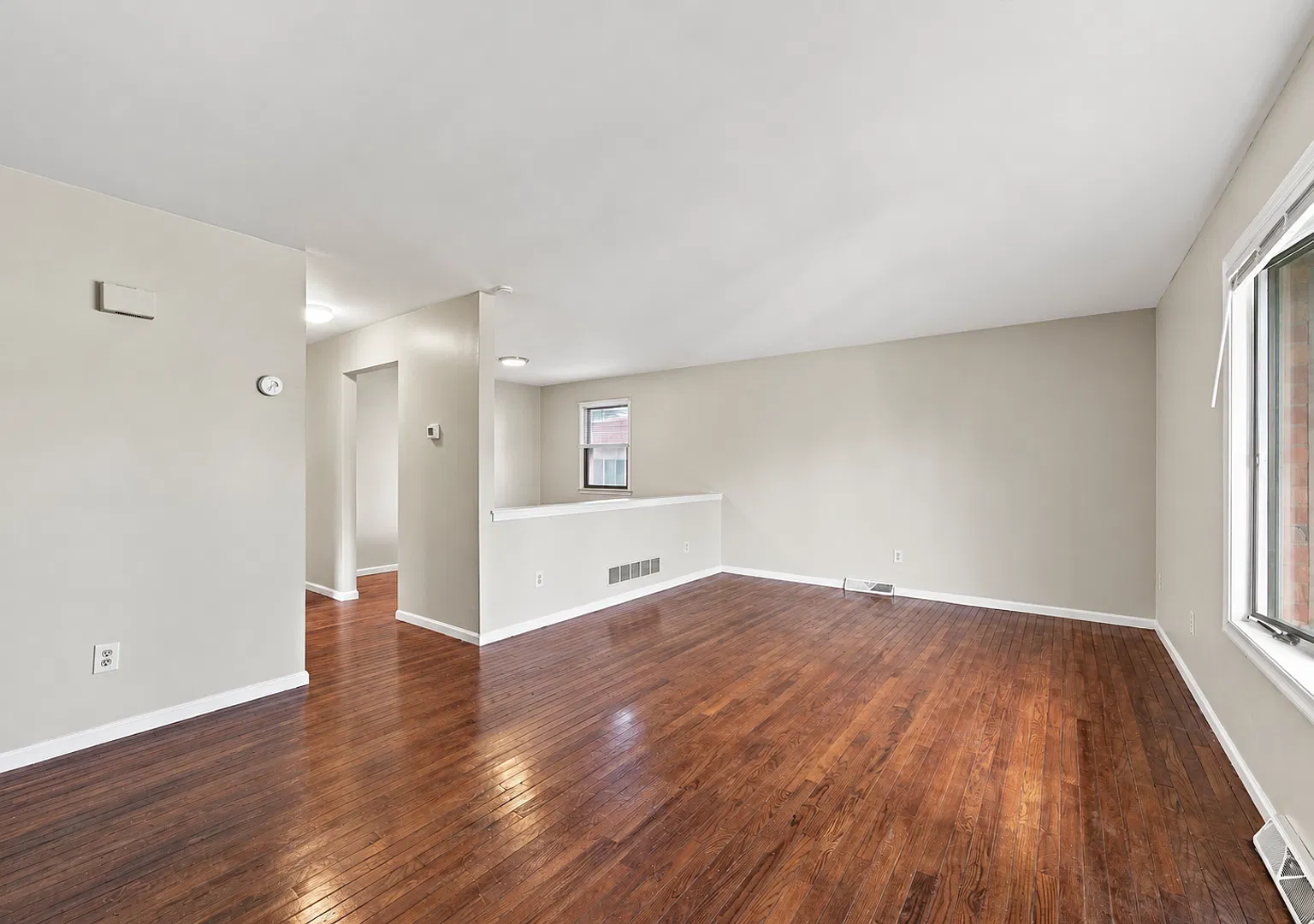 215 Warwick — Photo 2