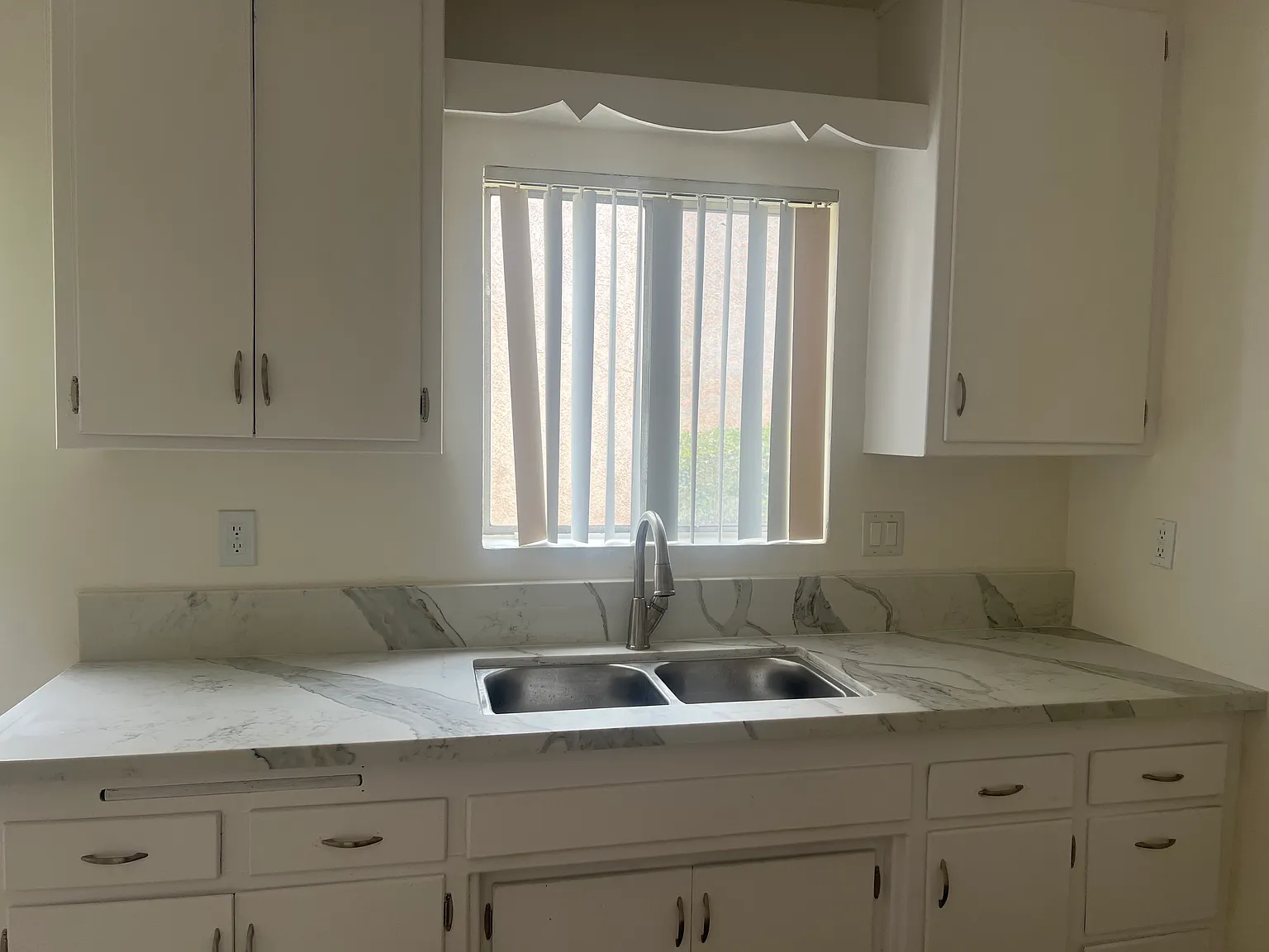 7701 Franklin St — Photo 4