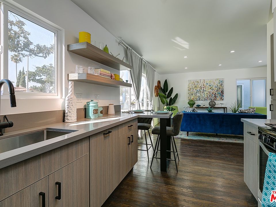 1st image of 7916 Crenshaw Blvd #9