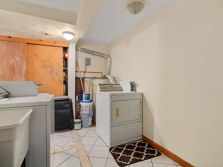 29 Sutherland Rd #A — Photo 7