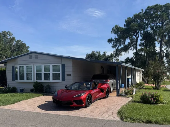 203 Meadow Brook Ln, Plant City, FL 33565